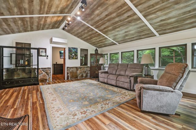 89 Crockett Circle, Crossville, TN 38572