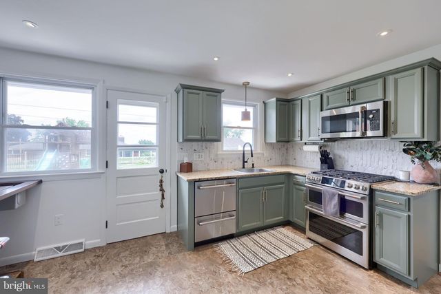 1731 RANDOLPH DR, York, PA 17403
