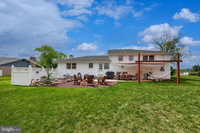 1731 RANDOLPH DR, York, PA 17403