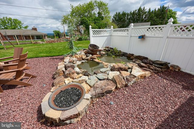 1731 RANDOLPH DR, York, PA 17403