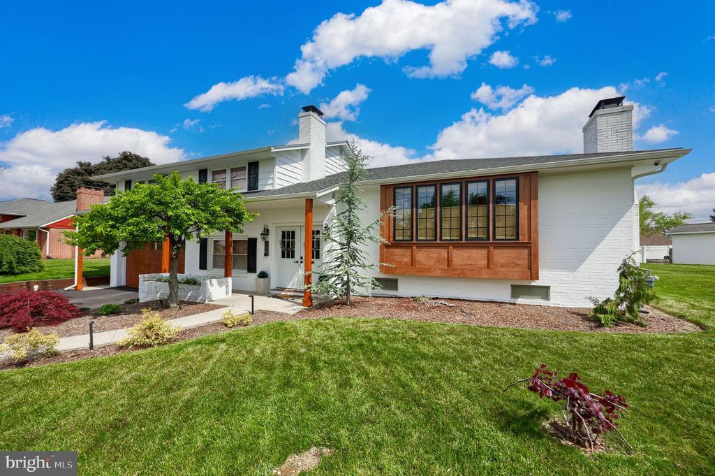 1731 RANDOLPH DR, York, PA 17403