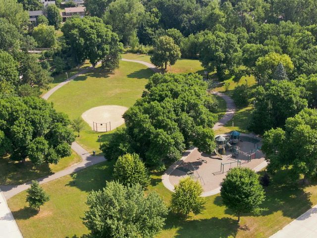 6616 Hillside Lane, Edina, MN 55439