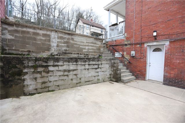 305 Chestnut St, Jeannette, PA 15644