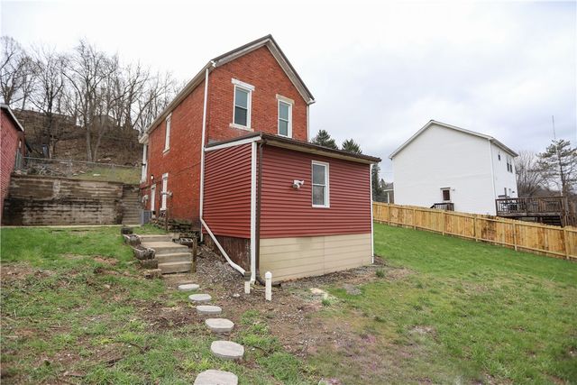 305 Chestnut St, Jeannette, PA 15644