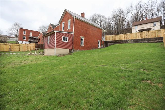 305 Chestnut St, Jeannette, PA 15644