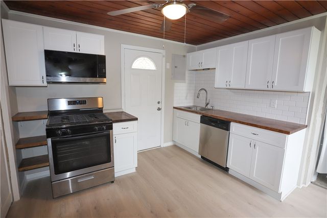 305 Chestnut St, Jeannette, PA 15644