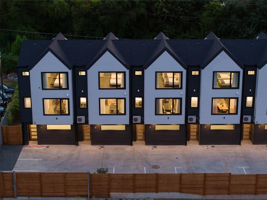 7104 Creekside DR, Austin, TX 78752