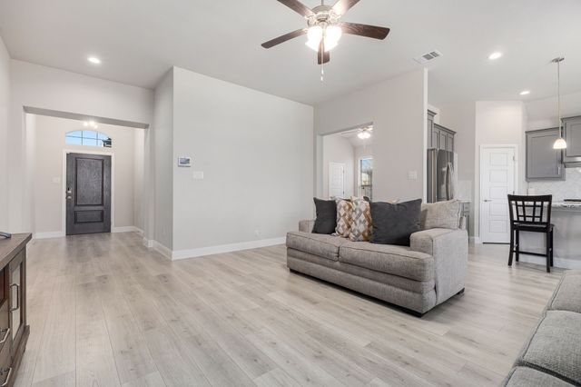 3711 Autumncrest Street, Grand Prairie, TX 76065