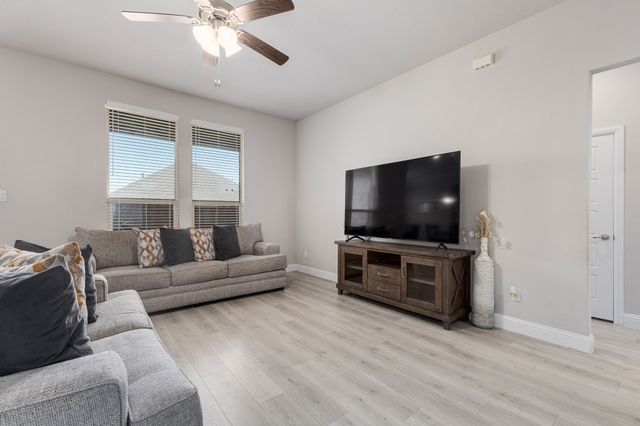 3711 Autumncrest Street, Grand Prairie, TX 76065