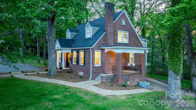 625 4th Street Drive NW, Hickory, NC 28601