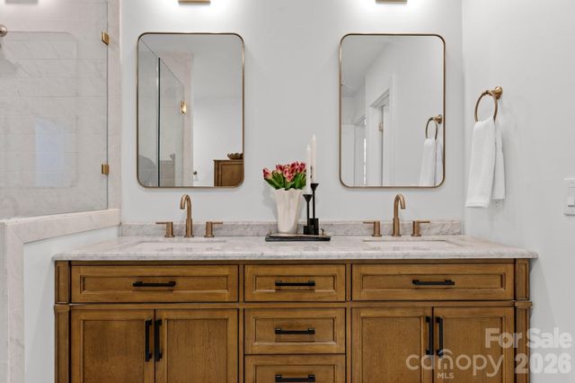 625 4th Street Drive NW, Hickory, NC 28601