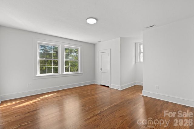 625 4th Street Drive NW, Hickory, NC 28601