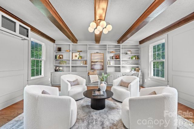 625 4th Street Drive NW, Hickory, NC 28601