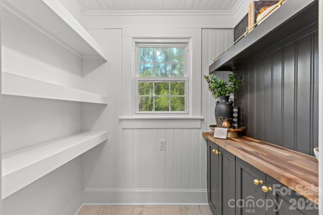 625 4th Street Drive NW, Hickory, NC 28601