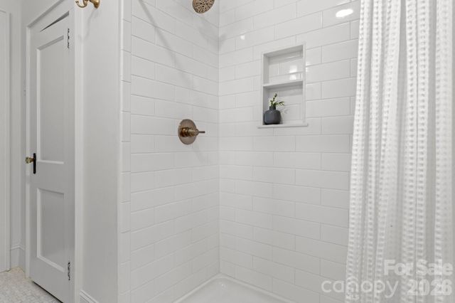 625 4th Street Drive NW, Hickory, NC 28601