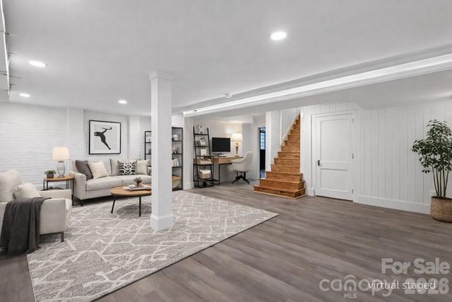 625 4th Street Drive NW, Hickory, NC 28601