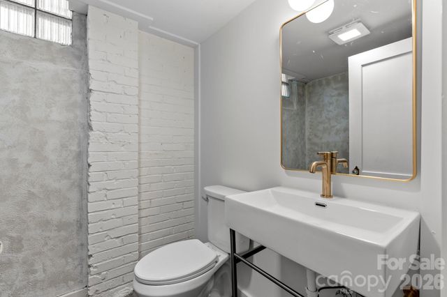 625 4th Street Drive NW, Hickory, NC 28601