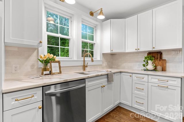 625 4th Street Drive NW, Hickory, NC 28601