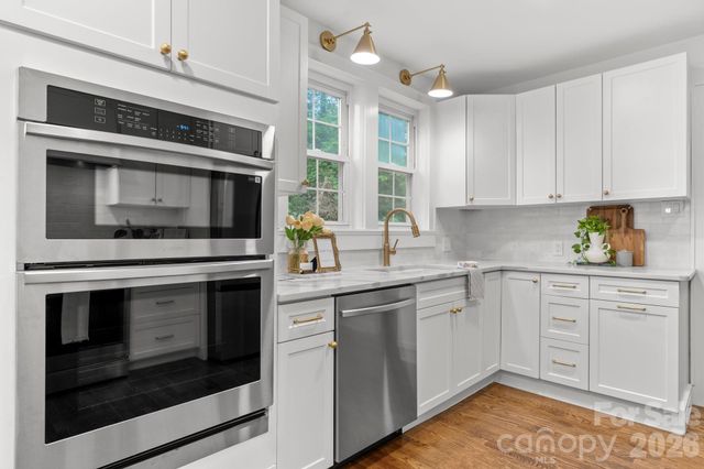 625 4th Street Drive NW, Hickory, NC 28601