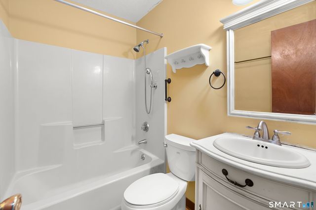 48 Homeside Avenue 4, West Haven, CT 06516