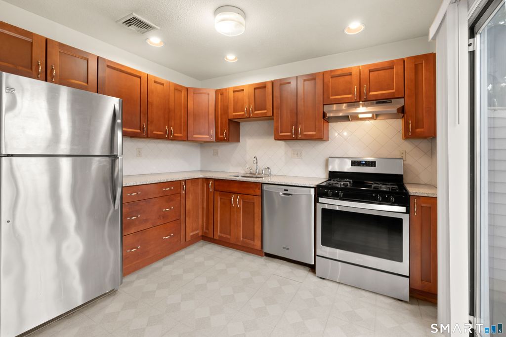 48 Homeside Avenue 4, West Haven, CT 06516