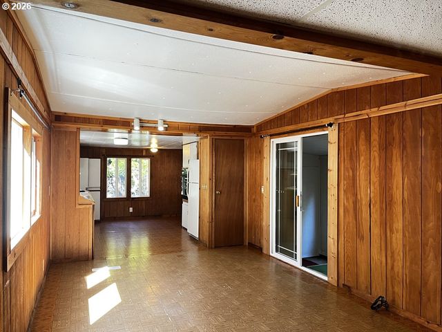 85141 Cedar Dr, Florence, OR 97439