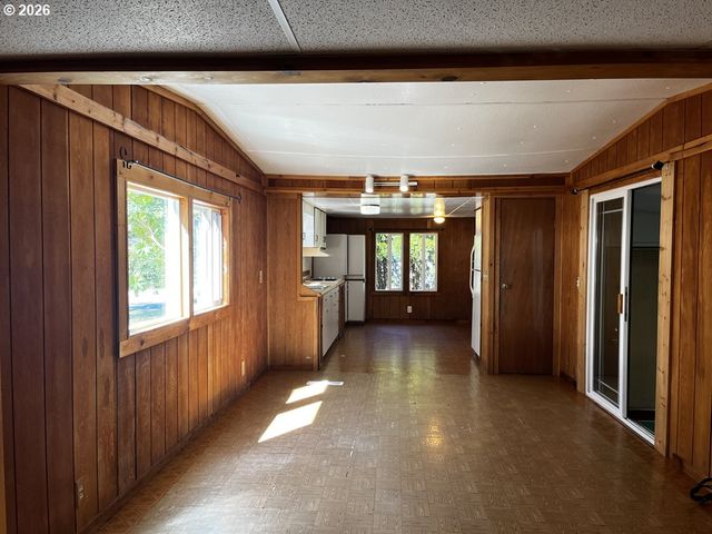 85141 Cedar Dr, Florence, OR 97439