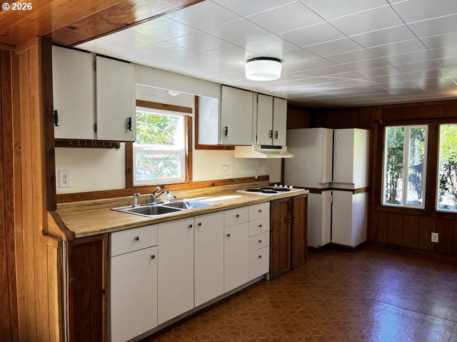 85141 Cedar Dr, Florence, OR 97439