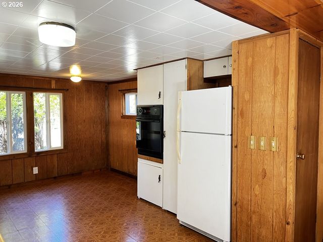 85141 Cedar Dr, Florence, OR 97439