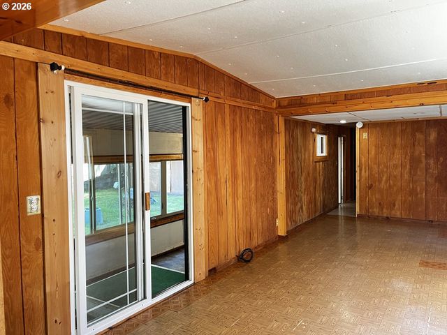 85141 Cedar Dr, Florence, OR 97439