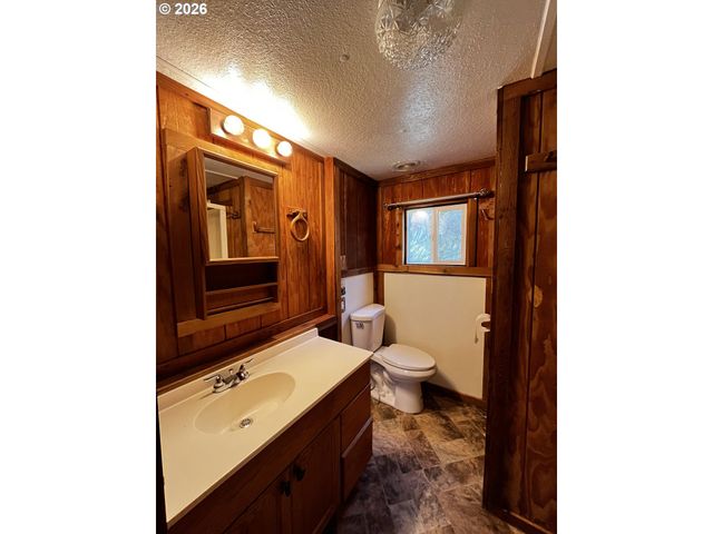 85141 Cedar Dr, Florence, OR 97439