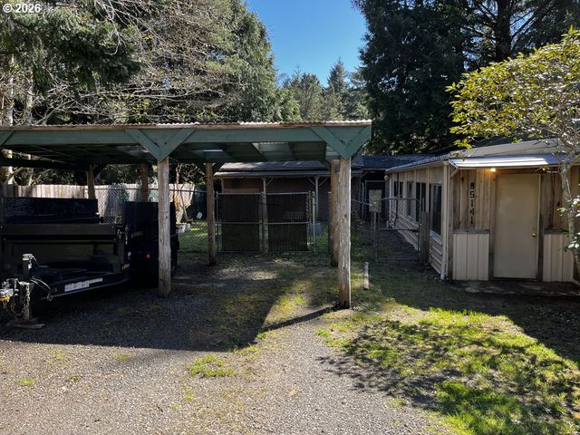 85141 Cedar Dr, Florence, OR 97439
