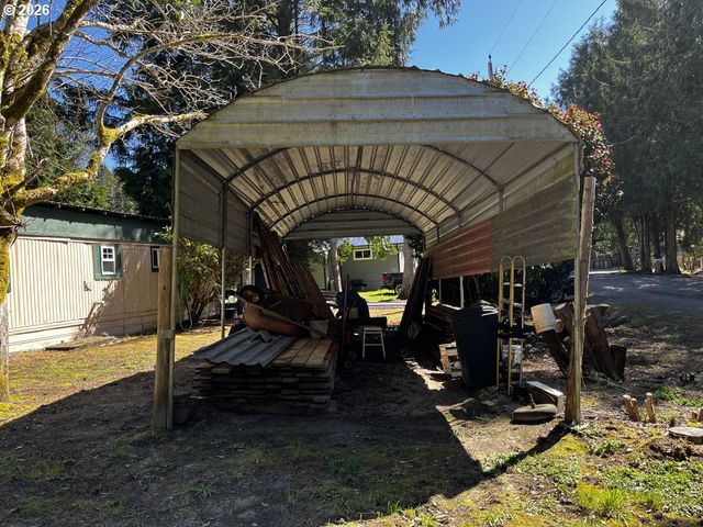 85141 Cedar Dr, Florence, OR 97439