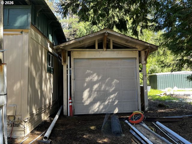 85141 Cedar Dr, Florence, OR 97439