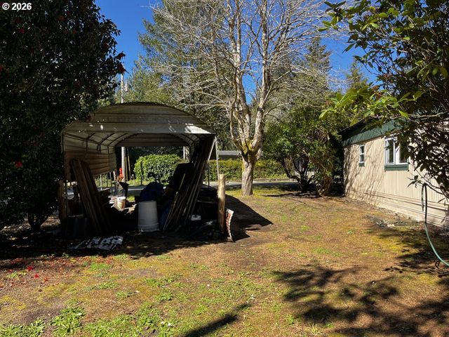 85141 Cedar Dr, Florence, OR 97439