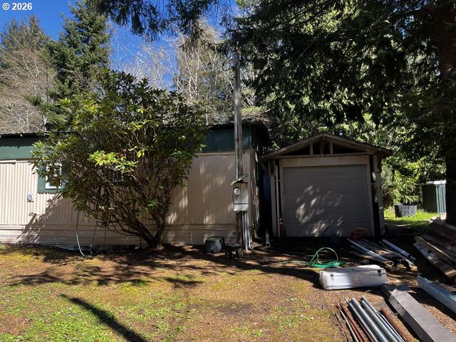85141 Cedar Dr, Florence, OR 97439