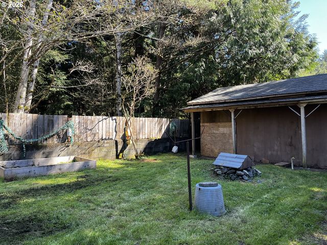 85141 Cedar Dr, Florence, OR 97439