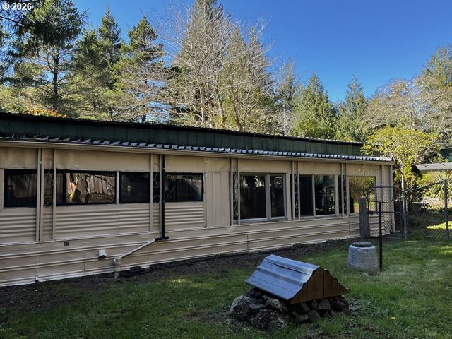 85141 Cedar Dr, Florence, OR 97439