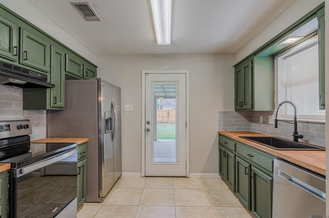 13134 She Lee Place Rd, Gonzales, LA 70737