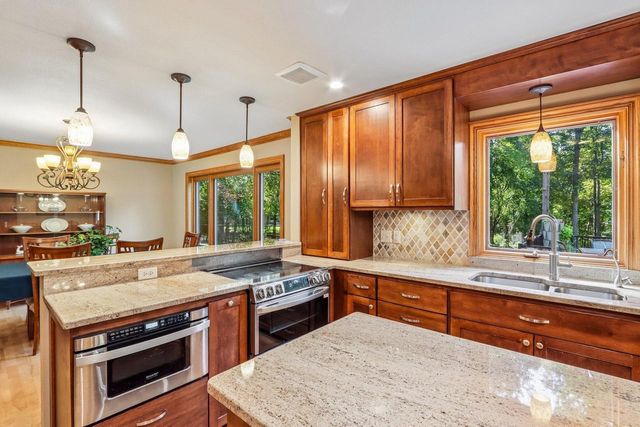 N66W31175 Chenequa CIRCLE, Hartland, WI 53029