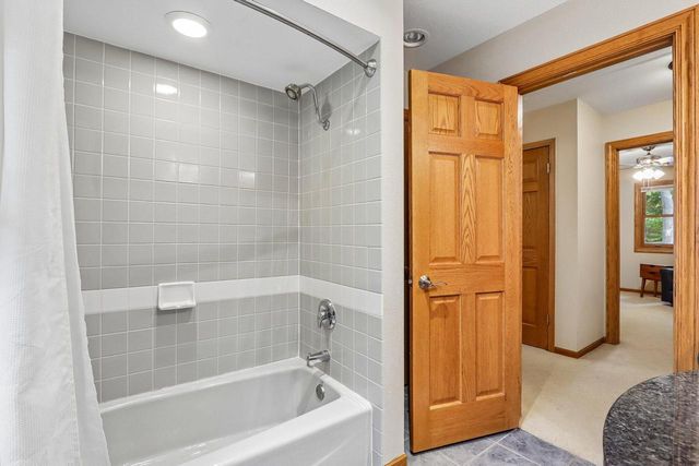 N66W31175 Chenequa CIRCLE, Hartland, WI 53029