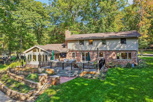 N66W31175 Chenequa CIRCLE, Hartland, WI 53029