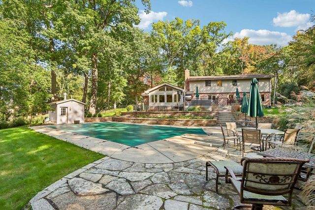 N66W31175 Chenequa CIRCLE, Hartland, WI 53029