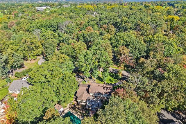 N66W31175 Chenequa CIRCLE, Hartland, WI 53029