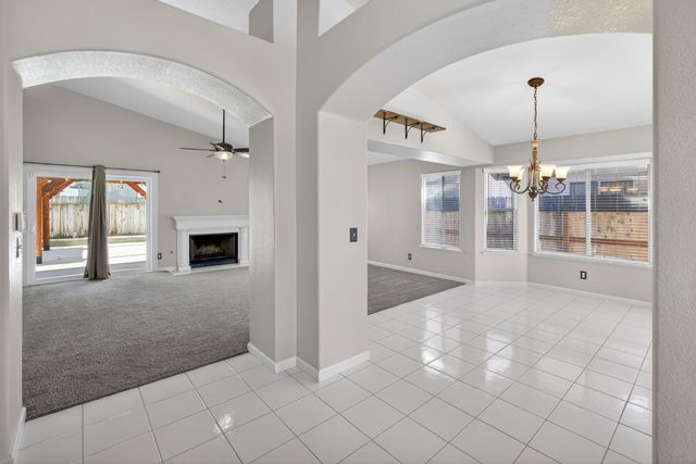 5577 W Paul Ave, Fresno, CA 93722