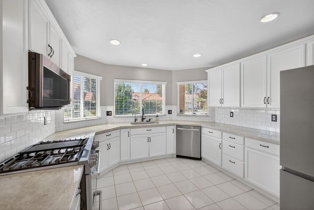 5577 W Paul Ave, Fresno, CA 93722