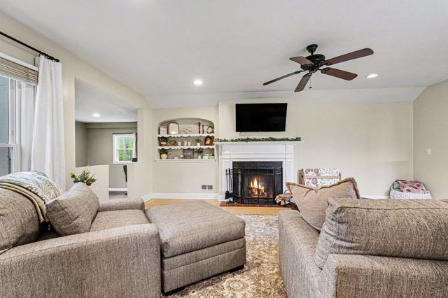 5610 Cascade Road Se, Cascade Twp, MI 49546