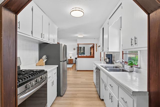 8326 Glenbrook Avenue S, Cottage Grove, MN 55016