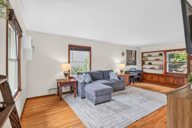 8326 Glenbrook Avenue S, Cottage Grove, MN 55016