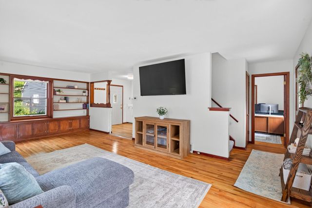 8326 Glenbrook Avenue S, Cottage Grove, MN 55016